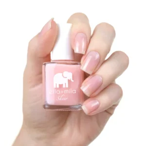 Uña con esmalte rosa claro de Ella + Mila Sheer Pure 13.3ml.