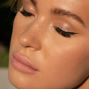 JASON WU CELESTIAL LUST HIGHLY PIGMENTED CREAM SHADOW 01 BUTTERFLY 6ml - Imagen 2