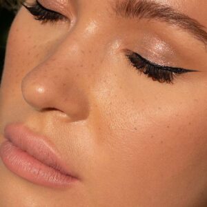 JASON WU CELESTIAL LUST HIGHLY PIGMENTED CREAM SHADOW 02 SONG BIRD 6ml - Imagen 2