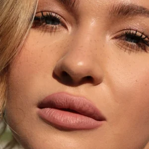 JASON WU FLUFFY MATTE LIP CREAM HONEY FLUFF 01 ADORED 3.97ml - Imagen 2