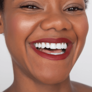 THE BALM MEET MATTE HUGHES LIQUID LIPSTICK ADORING 7.4ml - Imagen 2